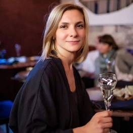 Дизайнер интерьера "Невенчанная Вероника"